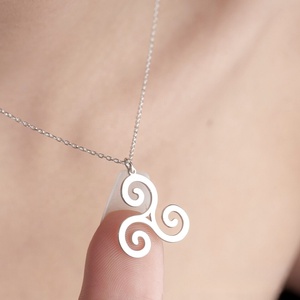 Collier en acier inoxydable Teen Wolf Triskele, symbole de spirale triple, collier Teen Wolf Triskele - Product Image 4