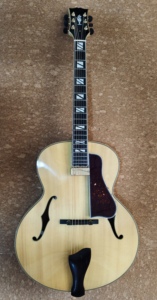 Guitarra de <span class=keywords><strong>Jazz</strong></span> Hecha a Mano, Cuerpo Hueco, Madera de Arce Tallada, Personalizable, Acústica-Eléctrica con Diapasón de Ébano - Product Image 2
