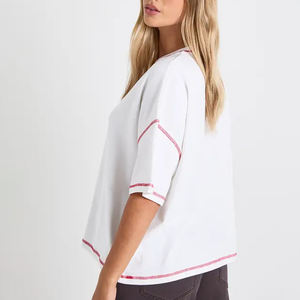 Camiseta Holgada de Verano de Alta Calidad Personalizada con Cuello Redondo y Costuras en Contraste para Mujer - Product Image 2