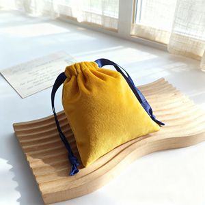 Petite pochette en velours de luxe avec logo personnalisé imprimé, pour colliers, boucles d'oreilles, bagues, sac anti-poussière à cordon - Product Image 5