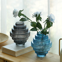 Vases en verre modernes de luxe léger à rayures verticales côtelées, col étroit, forme tour, pour roses fraîches, tiges séchées, décoration intérieure, mariage