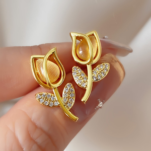 Pendientes de botón de oro chapado en cobre al por mayor, pendientes de botón de oro <span class=keywords><strong>euro</strong></span> con varias flores de rosa, pendientes de botón de oro de arena de Vietnam - Product Image 1