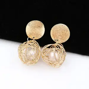 2019 Sanchi Wholesale Korea Fashion Personality Jewelry Earrings Round Hollow Imitation Pearl Pendant Inside Gold Earring