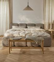 Lit king size en tissu minimaliste moderne, mobilier de chambre haut de gamme, cadre en bois couleur crème doux, lit queen size