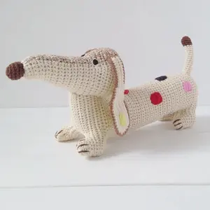 批发可爱手工圆点狗玩具钩针编织Amigurumi儿童玩具彩色动物编织毛绒娃娃