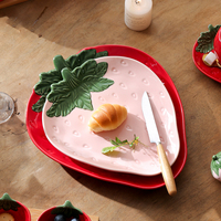 Service de table en céramique LovingHome Europe, motif fraise rouge, nouveau design mignon, assiettes et plats irréguliers en porcelaine
