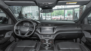 Véhicule d'occasion en promotion : Landwind X7 1.5T essence 2018, 5 portes, 5 places, SUV, conduite à gauche, toit ouvrant, faible kilométrage, haute performance - Product Image 6