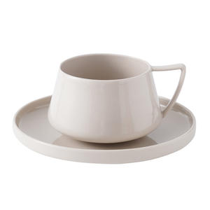 Ensemble tasse et soucoupe à café en céramique, couleur beige unie, design minimaliste pour usage domestique - Product Image 1