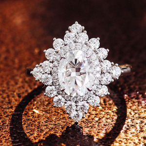 Moissanite Kim Cương phụ nữ sang trọng Nhẫn cưới 14k vàng trắng với hình bầu dục nghiền đá cắt - Product Image 4