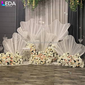 LEDA Suministros para Decoración de Eventos y Bodas, Directo de Fábrica, Fondo Floral de Gasa Grande de Metal Blanco para Instalación - Product Image 1