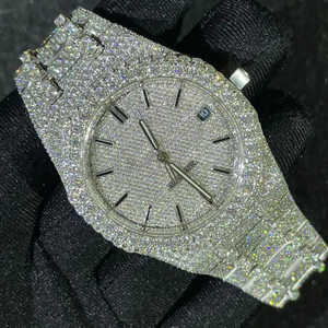 Reloj de diamantes chapado en oro de lujo para hombres y mujeres Reloj de cuarzo analógico de acero inoxidable resistente al agua para venta de exportación - Product Image 2