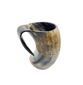 Taza de cuerno pulido vikingo de búfalo Natural hecho a mano de alta calidad con acabado Natural para cerveza y cerveza a precio mayorista - Product Image 1