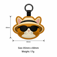 YinHui Unique Porte-clés en cuir motif chat mignon avec breloque chapeau de lunettes de soleil, pendentif de sac, étiquette nominative de valise, accessoire de voyage haut de gamme, cadeau