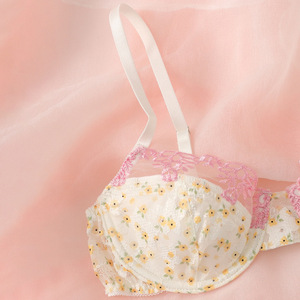 Conjunto de lencería sexy con estampado de margaritas y lencería con tirantes de encaje encantadores para mujer - Product Image 4