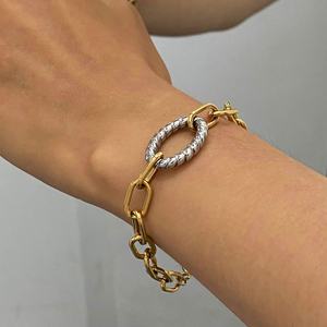 Joyería Europea y Americana, Brazalete Ovalado de Acero Inoxidable con Baño de Oro de 18k, Diseño de Espirales, Cierre OT - Product Image 2