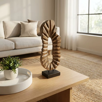 Sculpture verticale abstraite en bois côtelé sculpté à la main pour la décoration moderne de salon bohème, table console, cheminée et accents décoratifs pour la maison