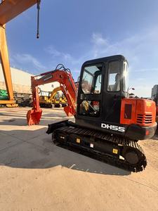 Mini-excavatrice Doosan DH55 d'occasion en bon état, avec une benne d'origine offerte en cadeau, faible nombre d'heures de fonctionnement, en stock. - Product Image 3