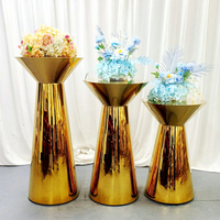 Vente directe : Ensemble de 3 supports à fleurs coniques en acier inoxydable doré miroir, socle de présentation de gâteau de mariage, table de bar en forme de champignon