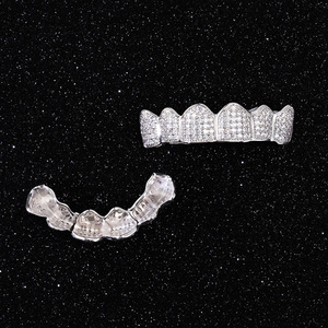 Yu Ying dents personnalisées S925 plaqué 14k/18k <span class=keywords><strong>or</strong></span> massif <span class=keywords><strong>blanc</strong></span> glacé vvs moissanite diamant grillz pour <span class=keywords><strong>dent</strong></span> - Product Image 5