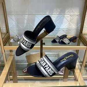 2023 высококачественные роскошные Тапочки алфавитные пляжные тапочки дизайнерская женская обувь