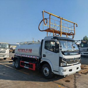Camion-citerne à carburant Dongfeng 4x2 de 5000 litres, camion-citerne mobile diesel à vendre au prix d'usine - Product Image 4