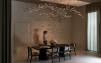 Lampes d'escalier en verre à ondulations de luxe personnalisables, lampes suspendues LED pour projets hôteliers et design d'intérieur haut de gamme