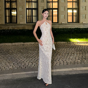 Robe en queue de poisson d'anniversaire à dos nu en dentelle pailletée de luxe légère jupe longue formelle légère conception de fronde française - Product Image 1