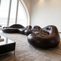 Modernes Luxus-Ledersofa mit Kurven, braun getuftet, Chesterfield-Ecksofa, große Wohnzimmermöbel, geschwungenes Designer-Sofa