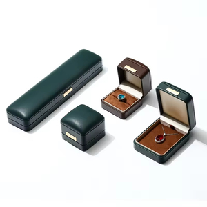 กล่องใส่เครื่องประดับสี่เหลี่ยมแบบนูนลาย สำหรับแหวน ต่างหู จี้ สร้อยคอ ชุดกล่องเปล่าสุดหรูหุ้มหนัง PU สำหรับใส่ของขวัญเครื่องประดับในวันวาเลนไทน์ - Product Image 4