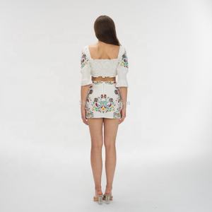 Nouveaux ensembles de crop tops à volants pour femmes, design personnalisé, avec broderies florales - Product Image 2
