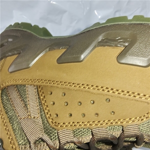 Bottes de travail tactiques TSB08 en daim marron camouflage, mi-hautes, avec maille personnalisée et semelle robuste pour la randonnée et la patrouille - Product Image 6