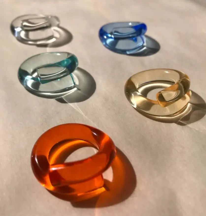 Nuevo diseño de la marca transparente Multi colores resina anillos para las mujeres Ins personalizado acrílico de moda anillo de dedo