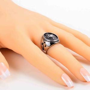 男性用ゴシックスタイルステンレス鋼フィンガーリングハート型クロスジュエリーベゼルセッティングインレイモアッサナイトブラック - Product Image 3