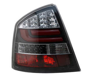 Skoda Octavia LED-Rückleuchte 2009-2014 Schwarzes Gehäuse Weiß/Gelbes Licht 12V - Product Image 5
