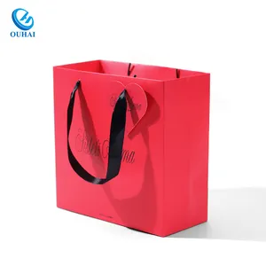 Kolları ve yaylar ile toptan geri dönüşümlü lüks kırmızı alışveriş hediye kağıt torbalar, kendi logonuzla lüks kağıt torbalar