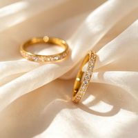 Bague en Acier Titane Exquise Entièrement Sertie de Diamants Super Brillants pour Femme, Nouvelle Bague Empilable Tendance pour Couple