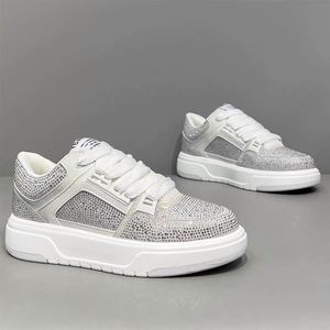 Nouvelles baskets décontractées pour hommes 2026, style luxe léger, ornées de strass étincelants et de cristaux, à lacets - Product Image 3