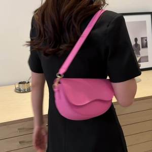 Hot selling fashionable women's handbag candy colored Pu women's <b>crossbody</b> <b>bag</b> women's flip saddle <b>bag</b> - Product Image 6