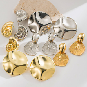 Pendientes colgantes de moda con accesorios de concha de latón elegantes de estilo europeo americano para <span class=keywords><strong>mujer</strong></span> - Product Image 2