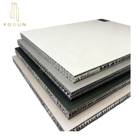 Panneaux en nid d'abeille en aluminium, le revêtement peut être transformé en panneaux composites en aluminium PVDF/PE, panneau de toiture en aluminium