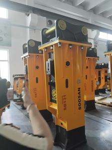 Excavator Hydraulic Breaker SOOSAN SB 131 <b>Box</b> Type with autogrease system Rock Stone Hammer 165mm Chisel Diameter for 30-45 Tons - Product Image 3