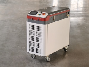 Machine de nettoyage au laser pulsé 200W 300W 500W 1000W 2000W pour l'élimination de la peinture automobile, du graffiti, de la rouille, de l'huile et du bois - Product Image 2