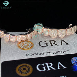 กริลล์ฮิปฮอปแบบสั่งทำพิเศษ 8 ฟันต่อ 8 ฟัน ทรง Deep Perm Cut ประดับเพชรโมอิสซาไนต์ VVS ชุบทองคำขาว/โรสโกลด์ 18K บนตัวเรือนเงินสเตอร์ลิง - Product Image 3