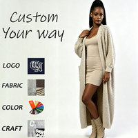 Cardigan long pour femme en tricot popcorn tendance style 'Coastal Grandma', texture bulle, coupe oversize, avec poches