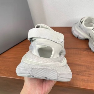 Sandalias casuales de alta calidad y a la moda, suela blanca, cómodas para uso en exteriores, antideslizantes, zapatos de playa, estilo veraniego - Product Image 3