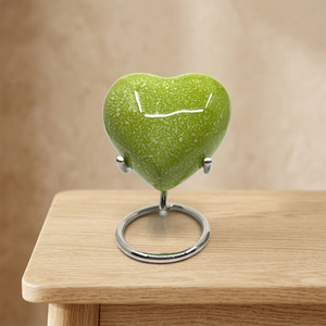 Urna Funeraria de Cerámica en Forma de Corazón, Diseño Moderno con Puntos Verdes, Recipiente Duradero para Cenizas de Mascotas - Product Image 3