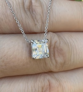Pendentif en diamant moissanite le plus vendu avec pierre de couleur D pour collection de bijoux fins, disponible à un prix raisonnable - Product Image 1