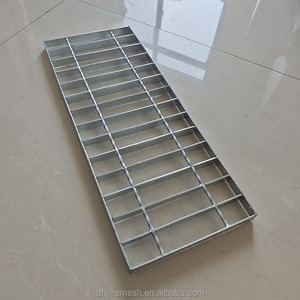 Grille en acier robuste pour applications de drainage des ponts et des voies de circulation - Product Image 4