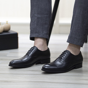 Chaussures Oxford de haute qualité fabriquées à la main sur mesure en cuir véritable à grain supérieur pour hommes pour les occasions d'affaires quotidiennes - Product Image 2