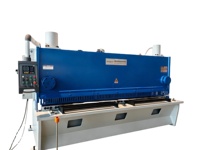 Guillotina Hidráulica para Corte de Chapa Metálica de 12 mm y 3200 mm con Controlador E21S y Certificación CE para Fabricación de Chapa Metálica
